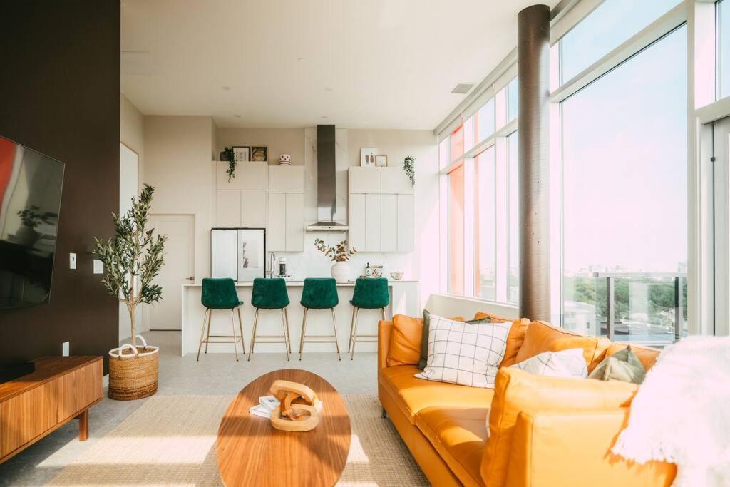 New - Luxury 2Br Penthouse Apt In Central 핼리팩스 외부 사진