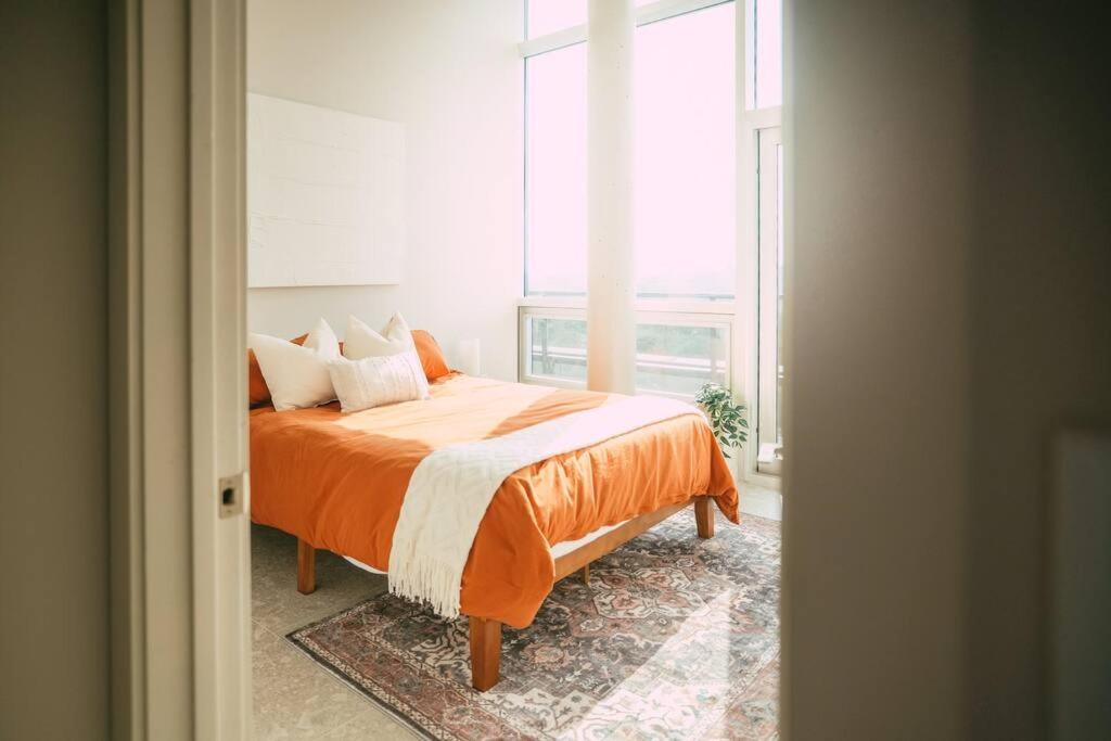 New - Luxury 2Br Penthouse Apt In Central 핼리팩스 외부 사진