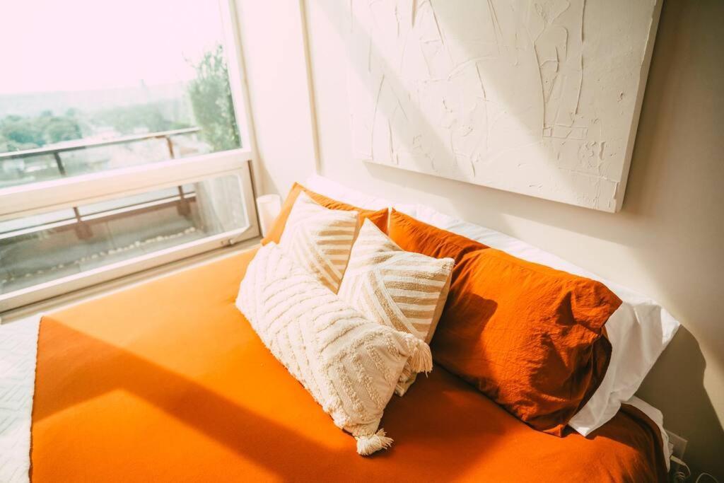 New - Luxury 2Br Penthouse Apt In Central 핼리팩스 외부 사진
