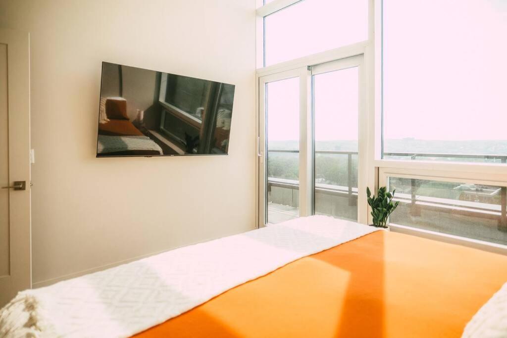 New - Luxury 2Br Penthouse Apt In Central 핼리팩스 외부 사진