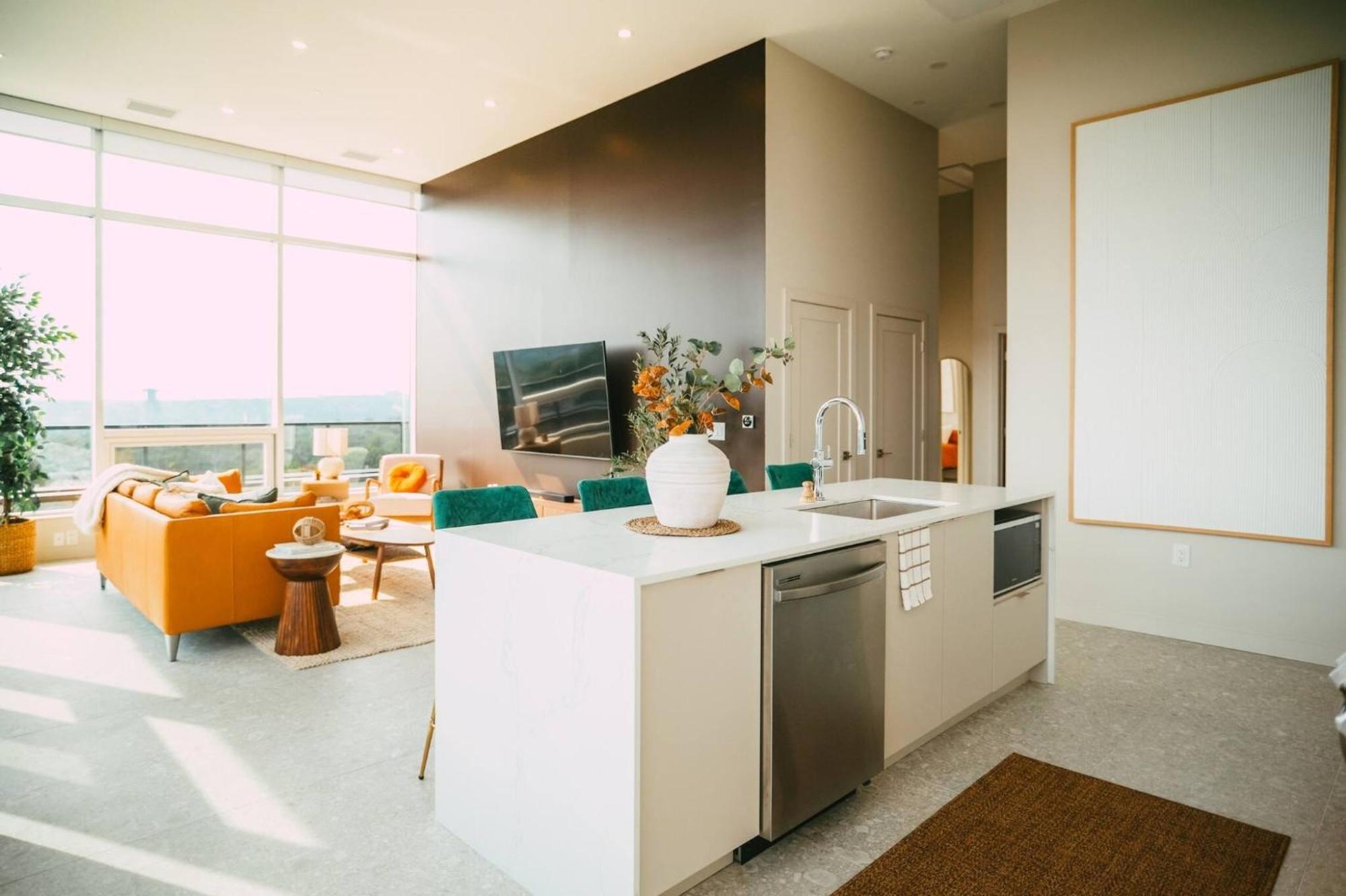 New - Luxury 2Br Penthouse Apt In Central 핼리팩스 외부 사진
