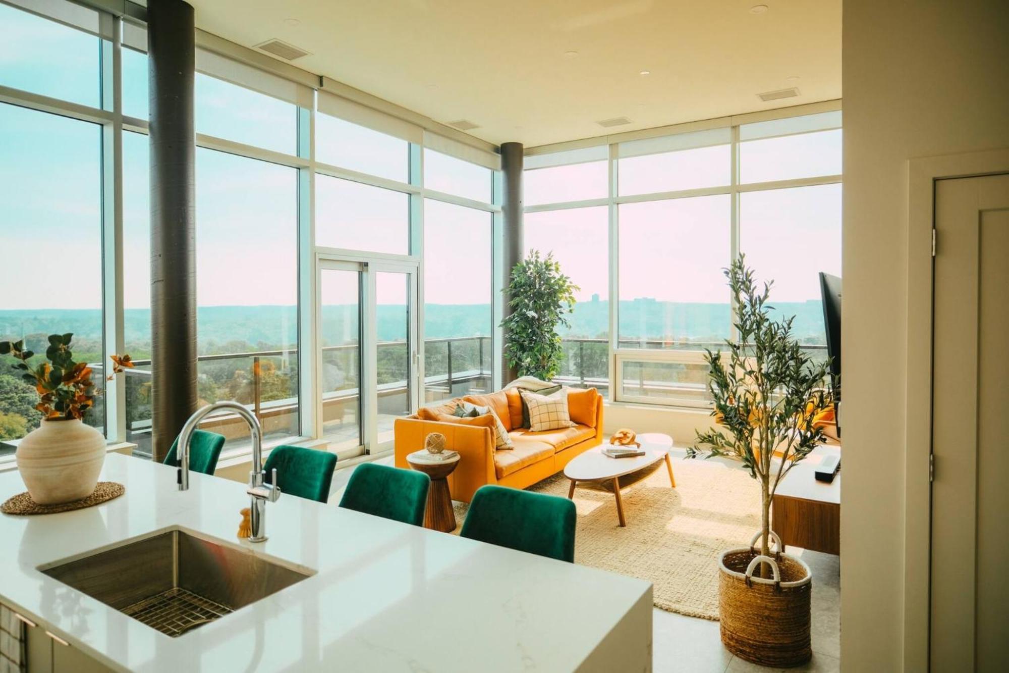 New - Luxury 2Br Penthouse Apt In Central 핼리팩스 외부 사진