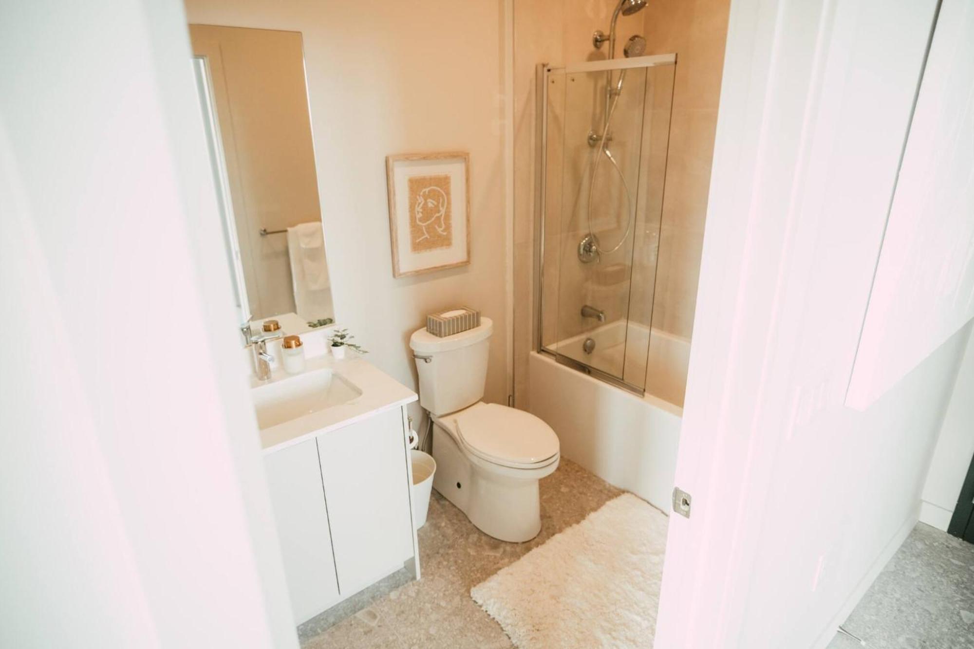 New - Luxury 2Br Penthouse Apt In Central 핼리팩스 외부 사진