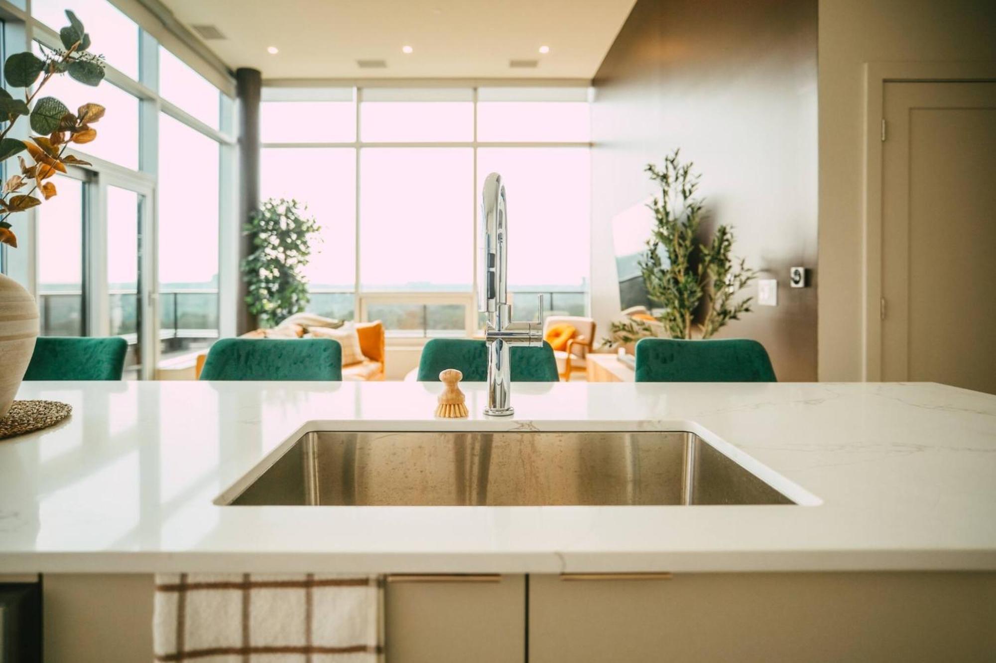 New - Luxury 2Br Penthouse Apt In Central 핼리팩스 외부 사진