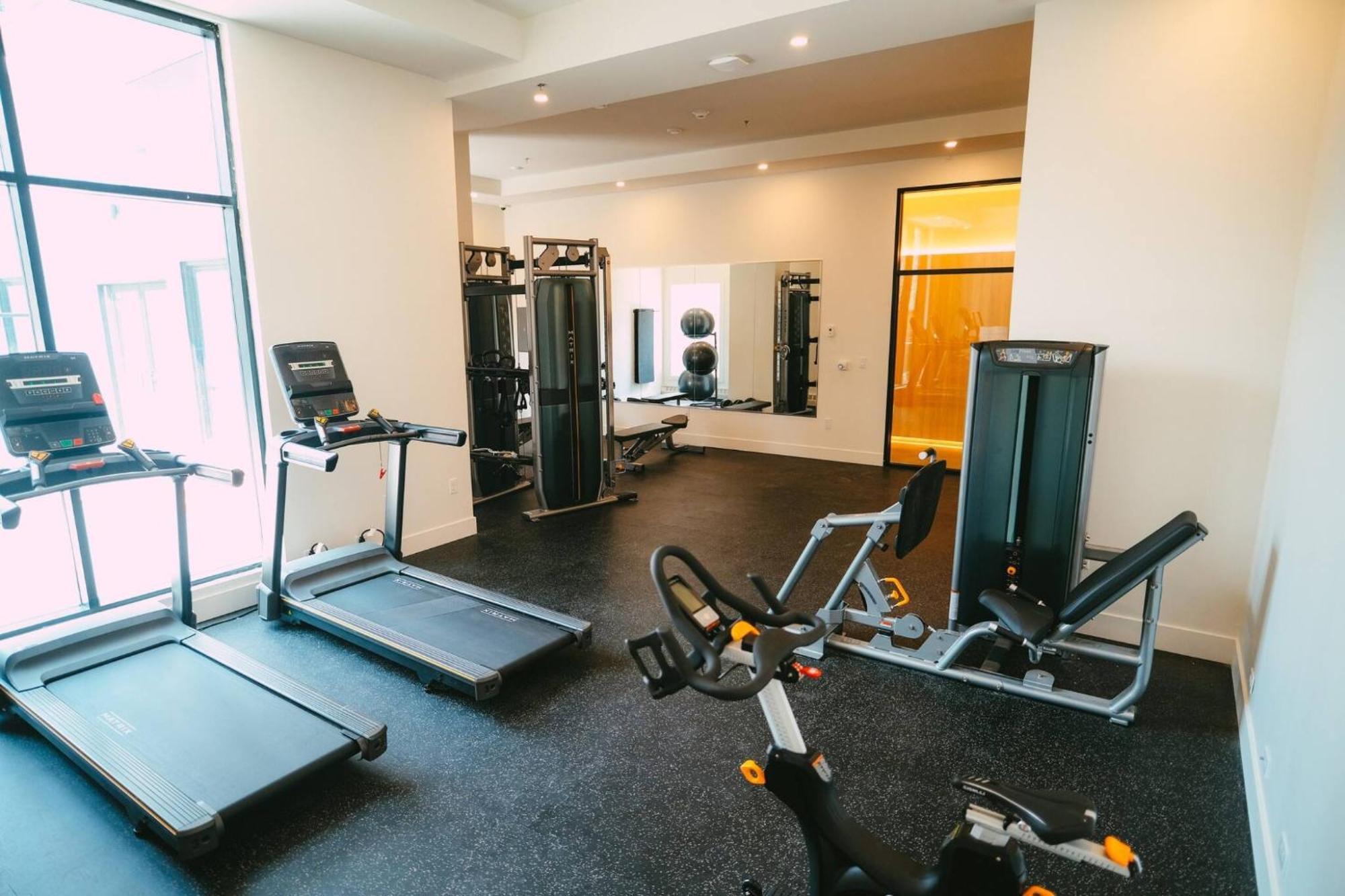 New - Luxury 2Br Penthouse Apt In Central 핼리팩스 외부 사진